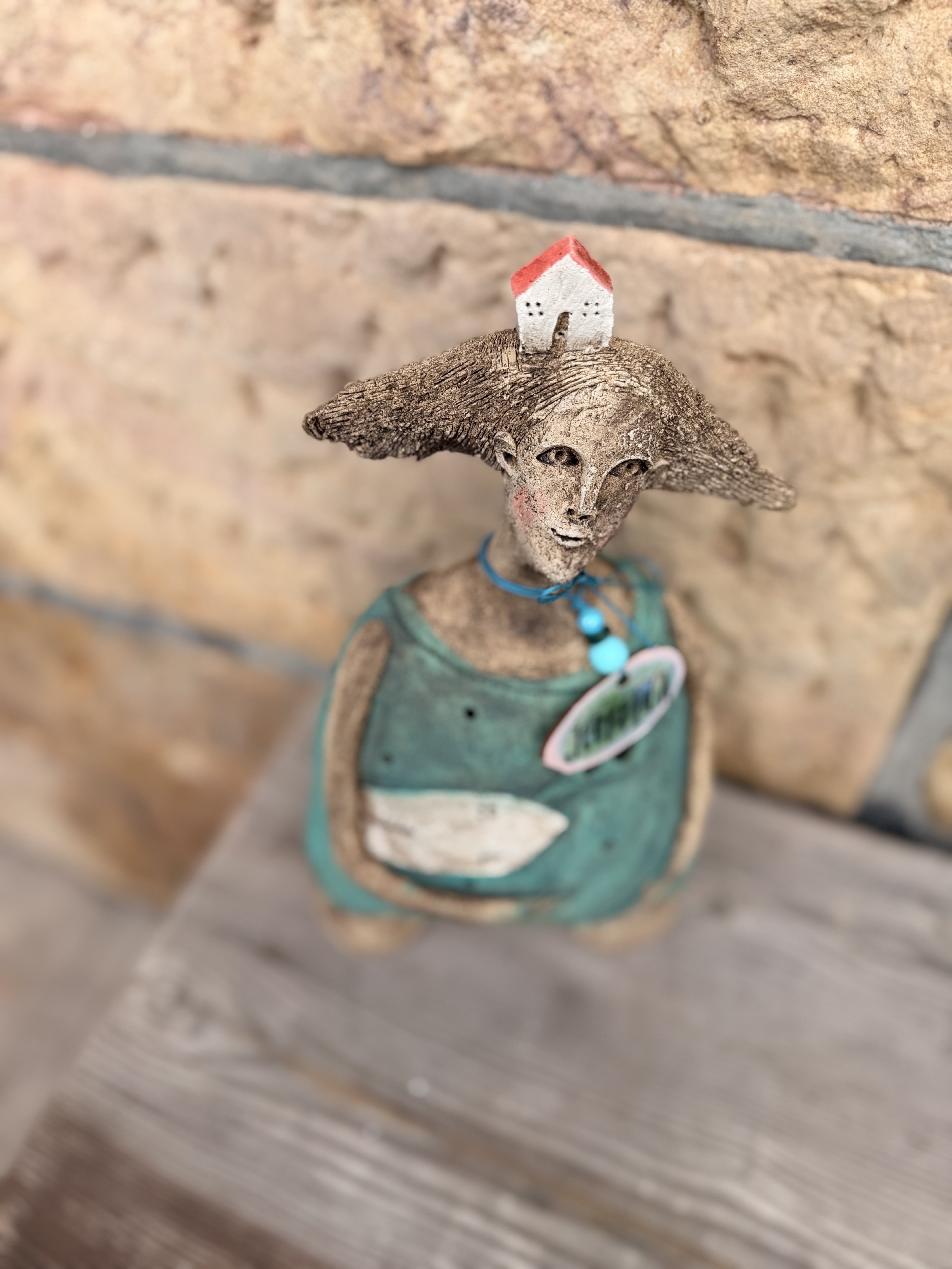 Plastika  - paní domácí 