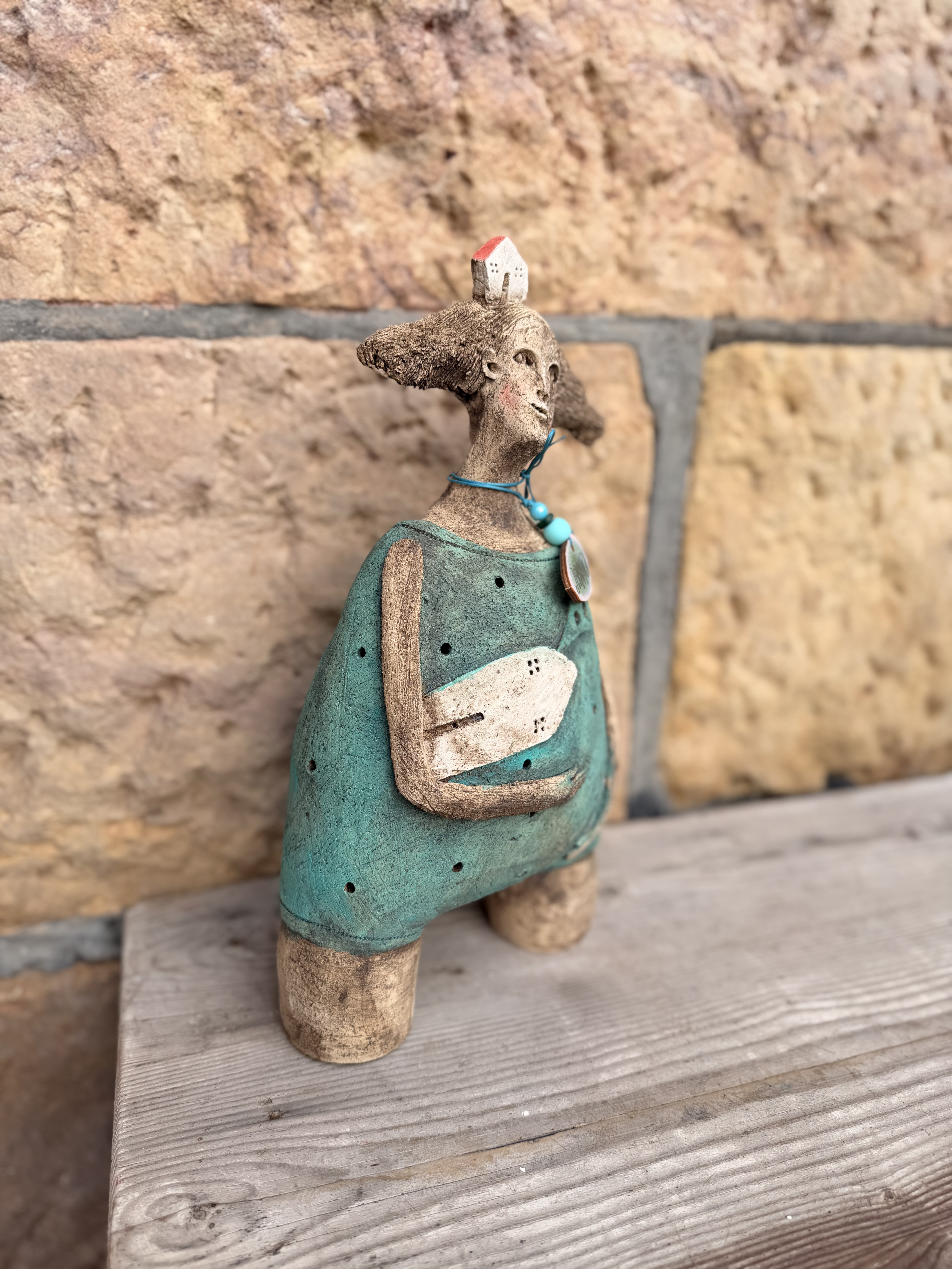 Plastika  - paní domácí 