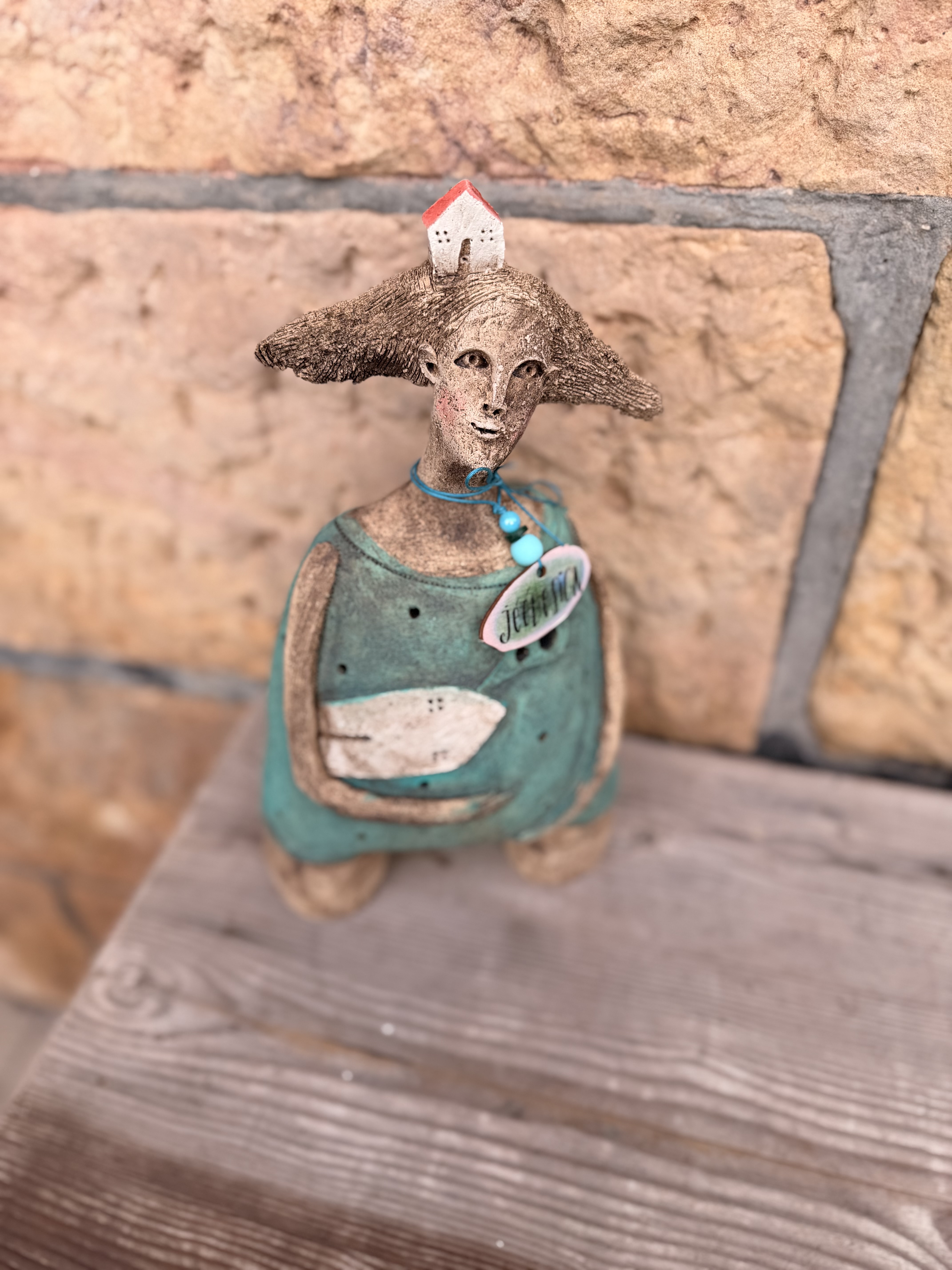 Plastika  - paní domácí 